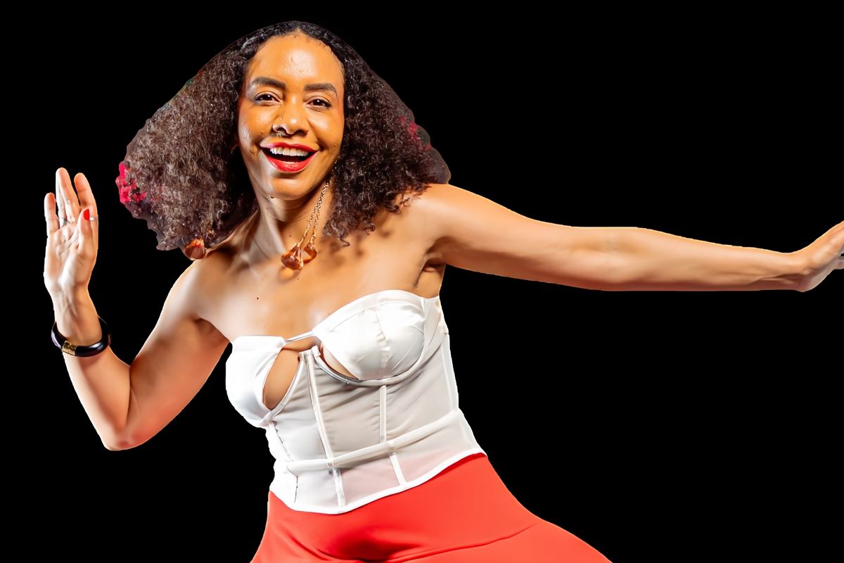 AnaQomSoul dancing in a red skirt